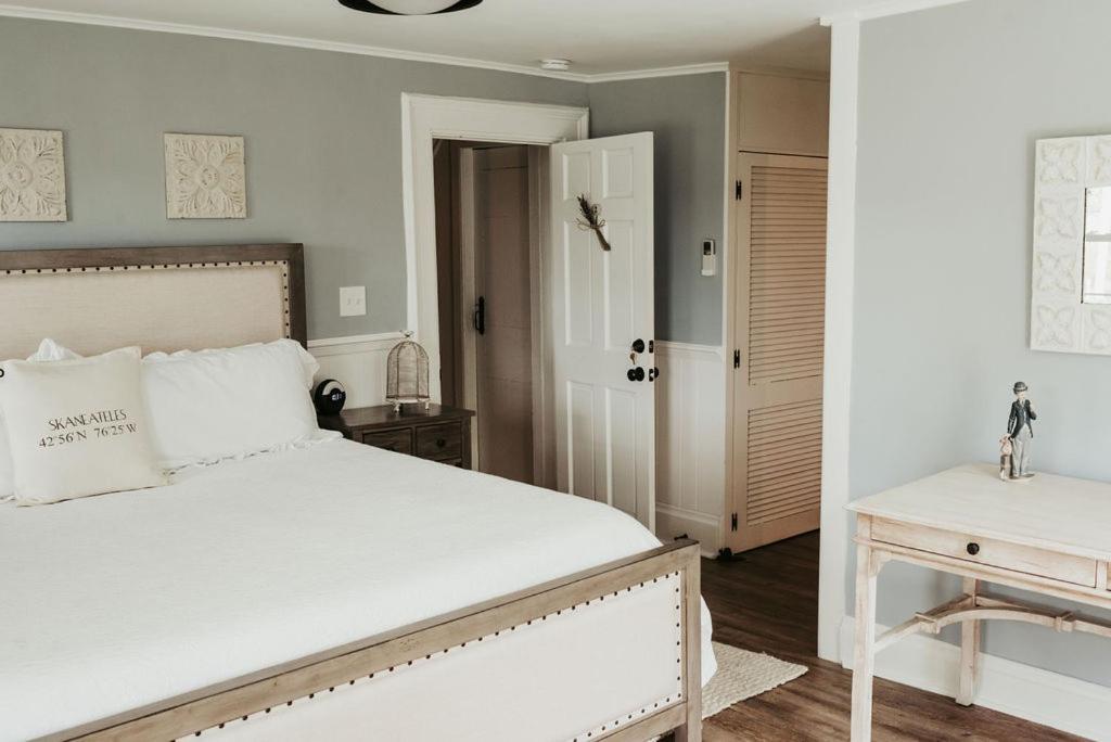 The Bond 1835 Hotel Сканителис Екстериор снимка