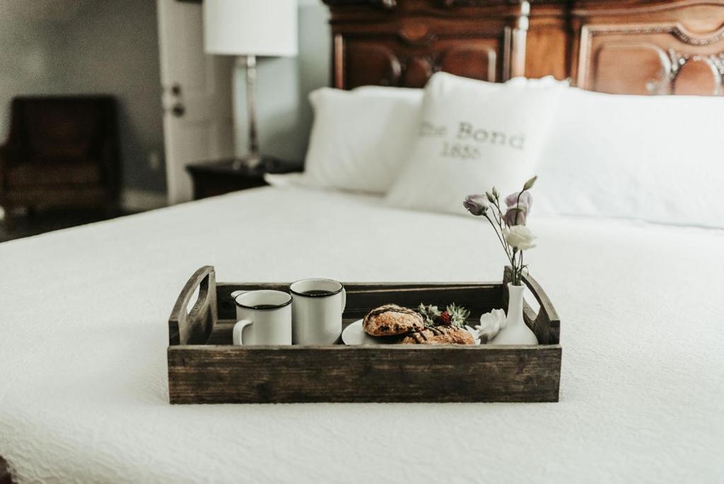 The Bond 1835 Hotel Сканителис Екстериор снимка